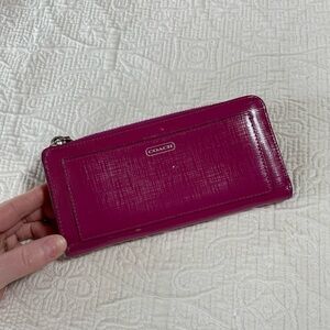 Coach Pink Leather Wallet Sleek Design